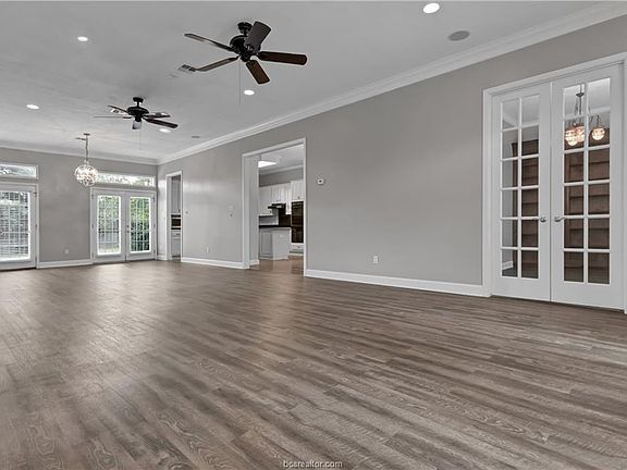 5th image of 2112 Walnut Grove Ct