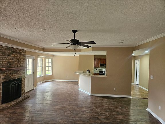 5th image of 1002 Lindsey Ln