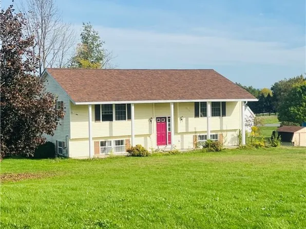 1685 Twin Oaks Dr, Penn Yan, NY 14527