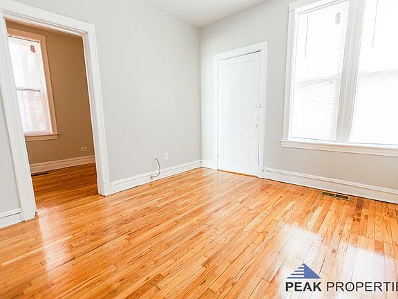 3rd image of 2322 W Thomas St #2420619
