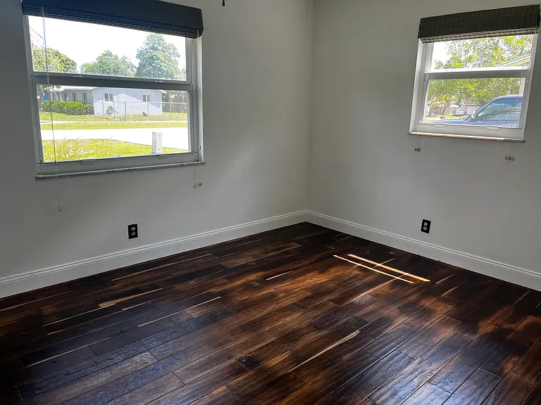 996 Mohican Blvd — Photo 13