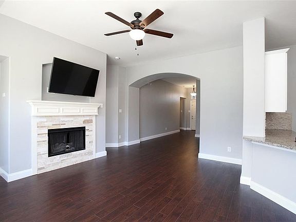 3rd image of 2818 Arabian Ln