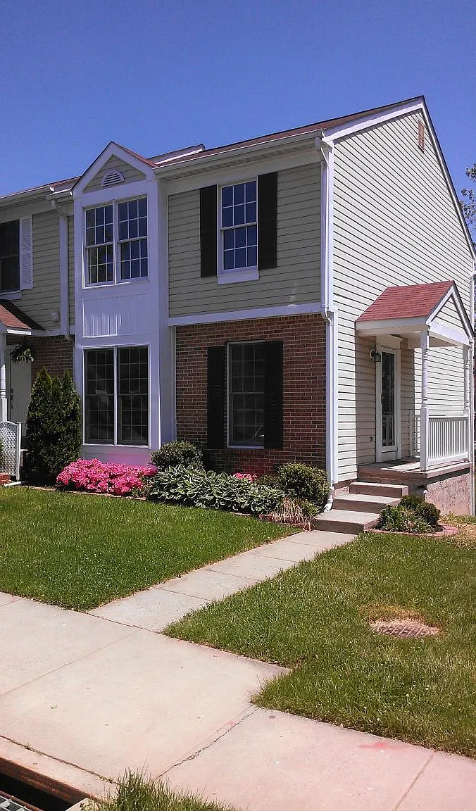 3 bed, 2.5 bath, 1256 sqft, $2,600 — Photo 1