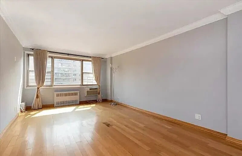2 bed, 1.0 bath, 900 sqft, $2,005 — Photo 2