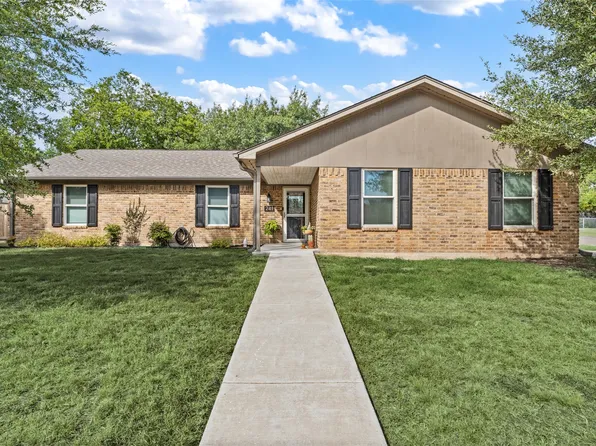 241 Crockett Ln, Hewitt, TX 76643