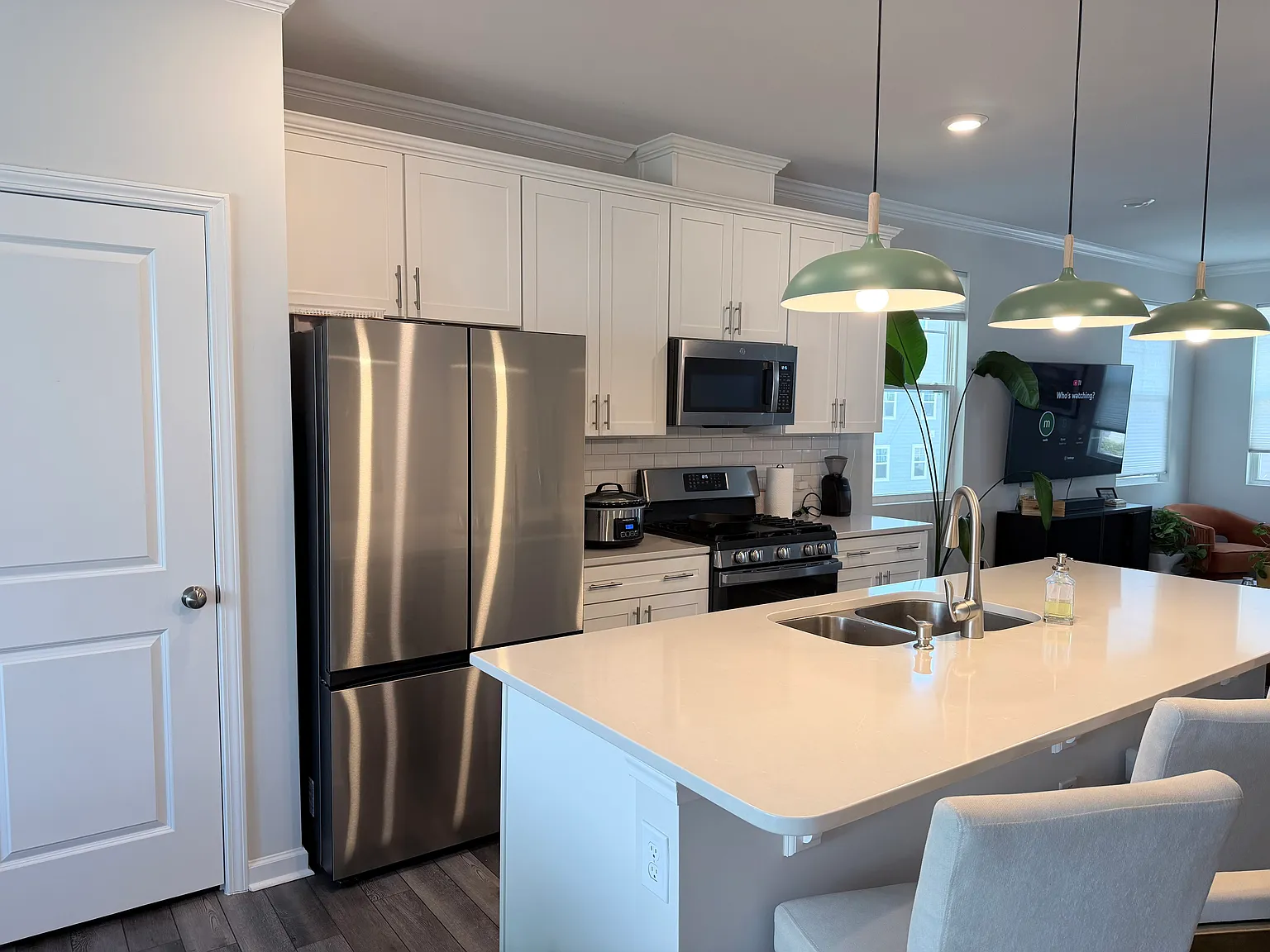 646 Gimari Dr — Photo 2