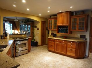 7008 Cork Ln, Hartford, WI 53027