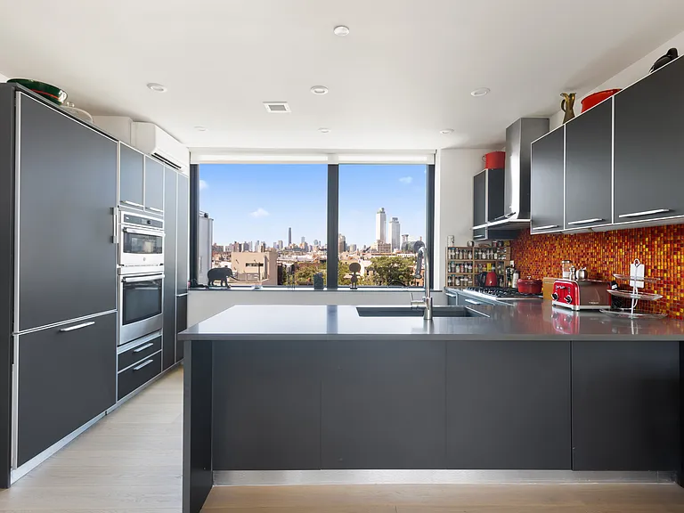 70 Berry St #PHA — Photo 3