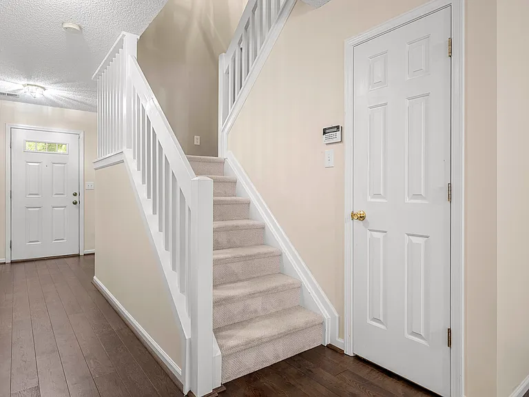 8653 Robinson Forest Dr — Photo 10