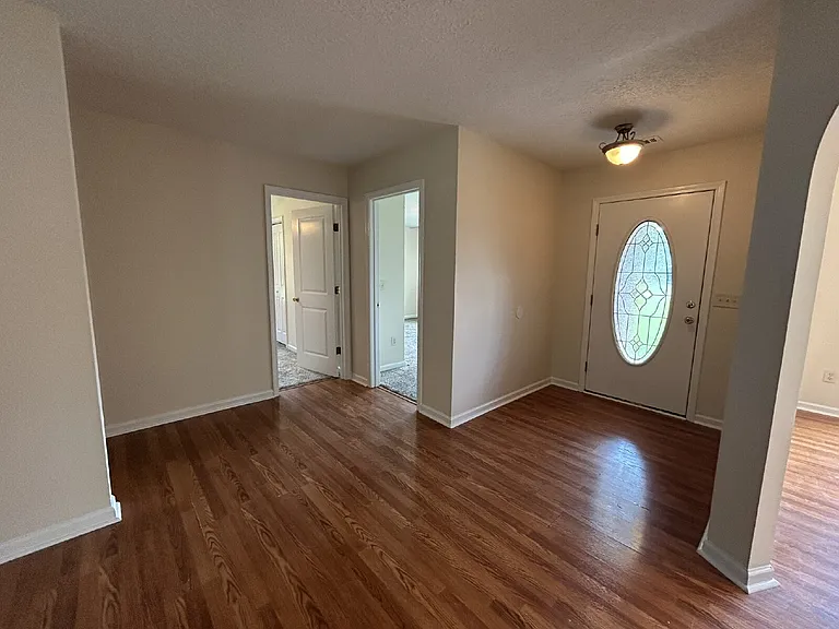 4 Idus Ln — Photo 2