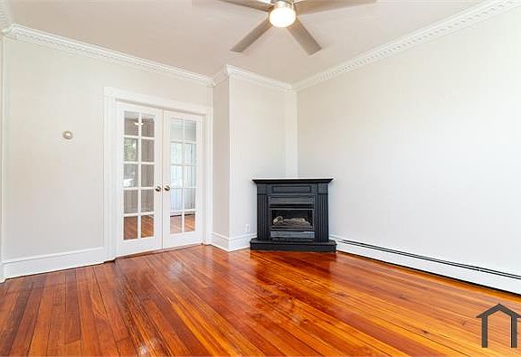 5th image of 317 Wood Ave #2