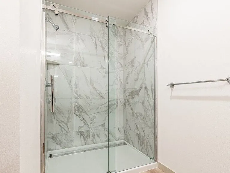 Luxury Unit 222 (2BR 2BA) Similar Units: 322, 422 *Unit features vary. Inquire with our leasing office to schedule a tour!