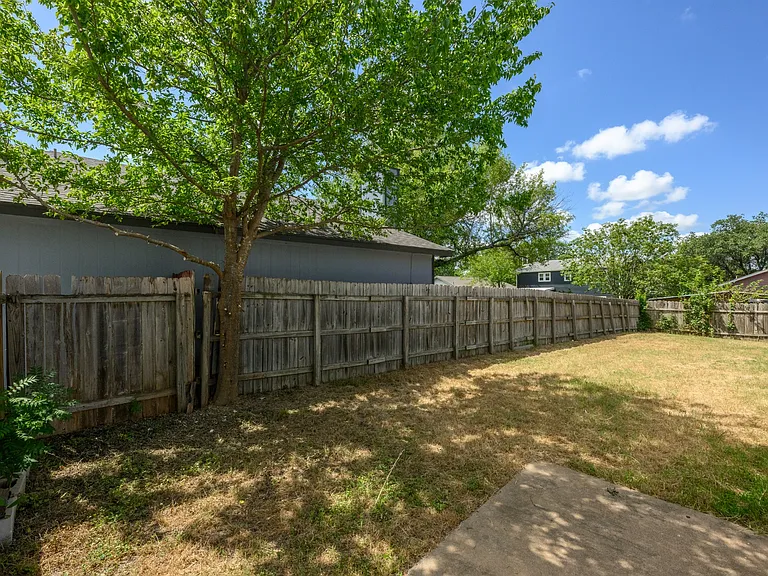 1303 Dominique Dr — Photo 19