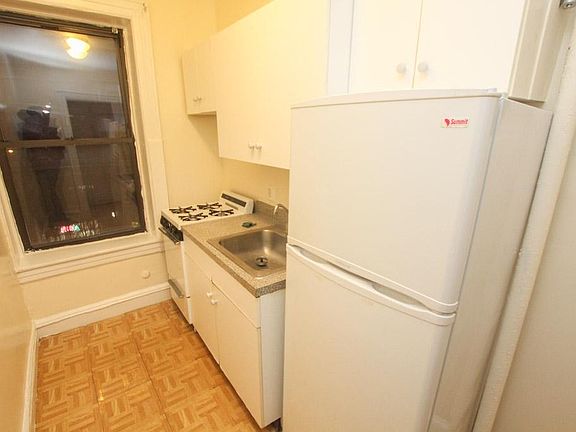5th image of 731 9th Ave APT 3C