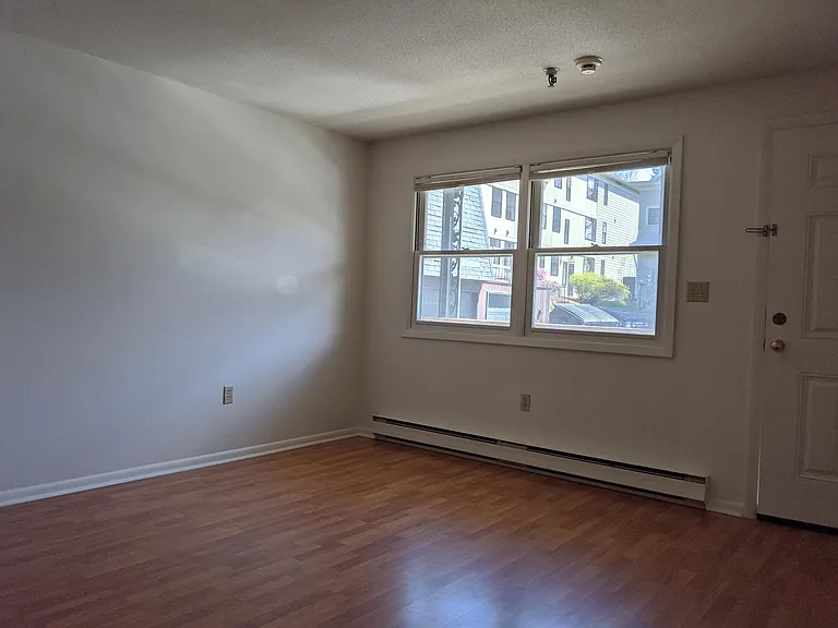 328 College St — Photo 40