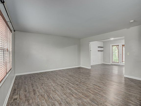 3rd image of 10556 Pepperwood Dr