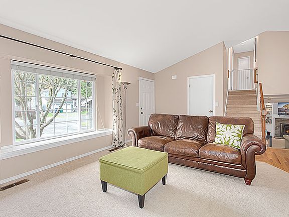 3rd image of 2914 230th Ave NE