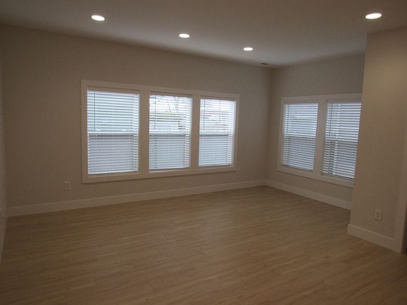 5th image of 7002 S Puget Sound Ave Unit B