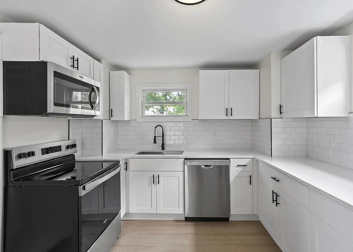 308 S Highland Ave — Photo 3