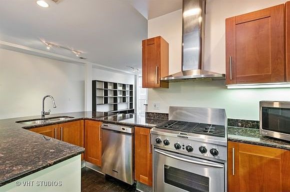 1st image of 3125 N Lincoln Ave Unit 201