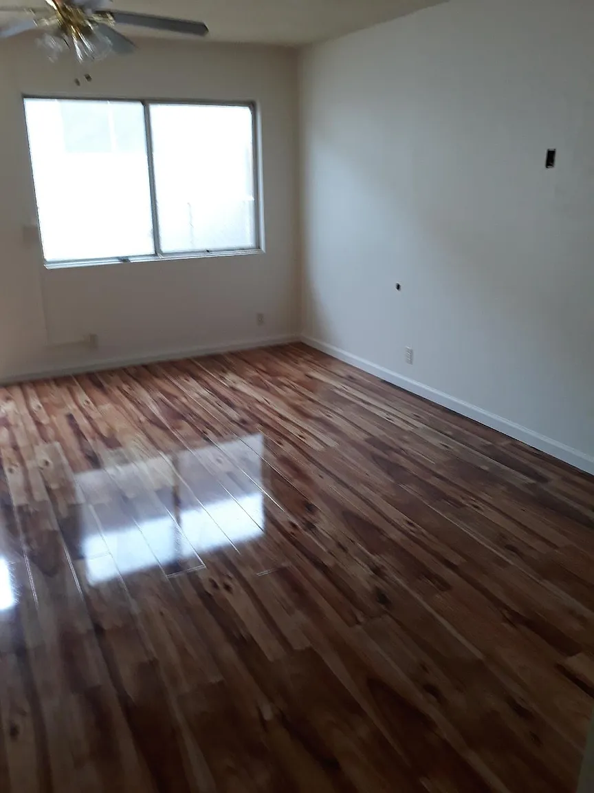 1208 Dainty Ave photo 1