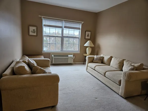 9310 Richmond Rd #310, West Milford, NJ 07480