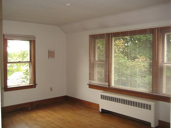 3rd image of 419 Pleasant St