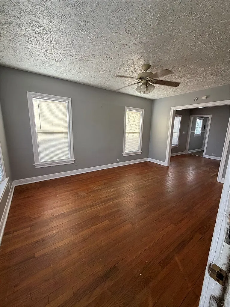 2 bed, 1.0 bath, 942 sqft, $1,250 — Photo 3