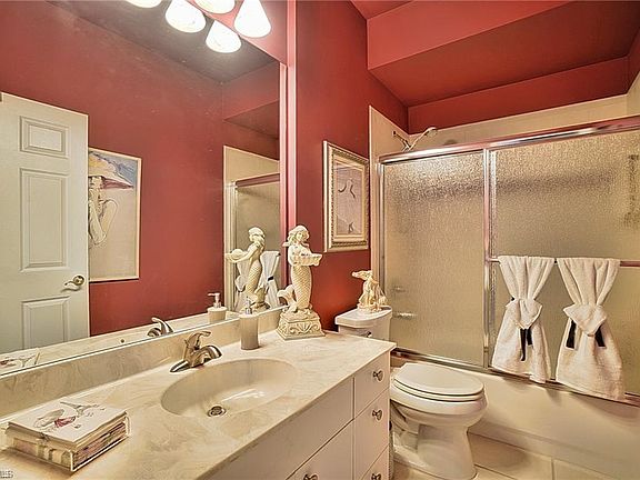 5th image of 336 Pindo Palm Dr