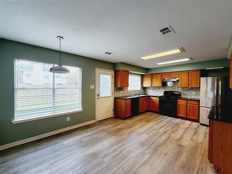 3115 Astor Ct — Photo 10
