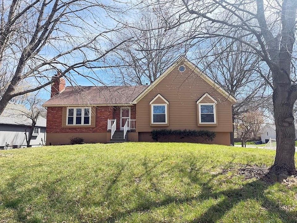1st image of 613 SE Brentwood Dr