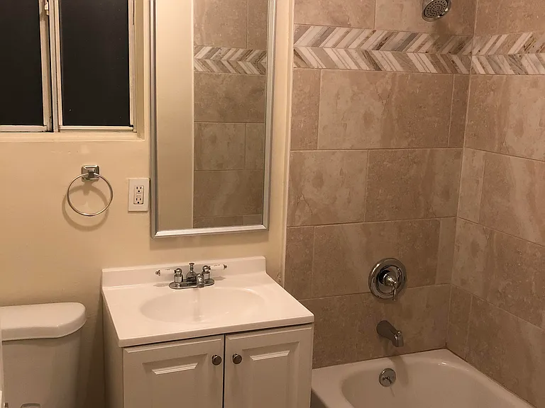 1106 N Raymond Ave #B — Photo 7
