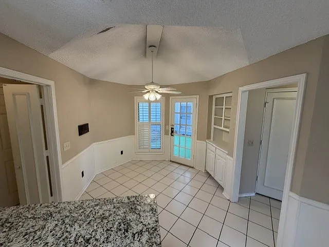 4 bed, 2061 sqft, $2,500 — Photo 3