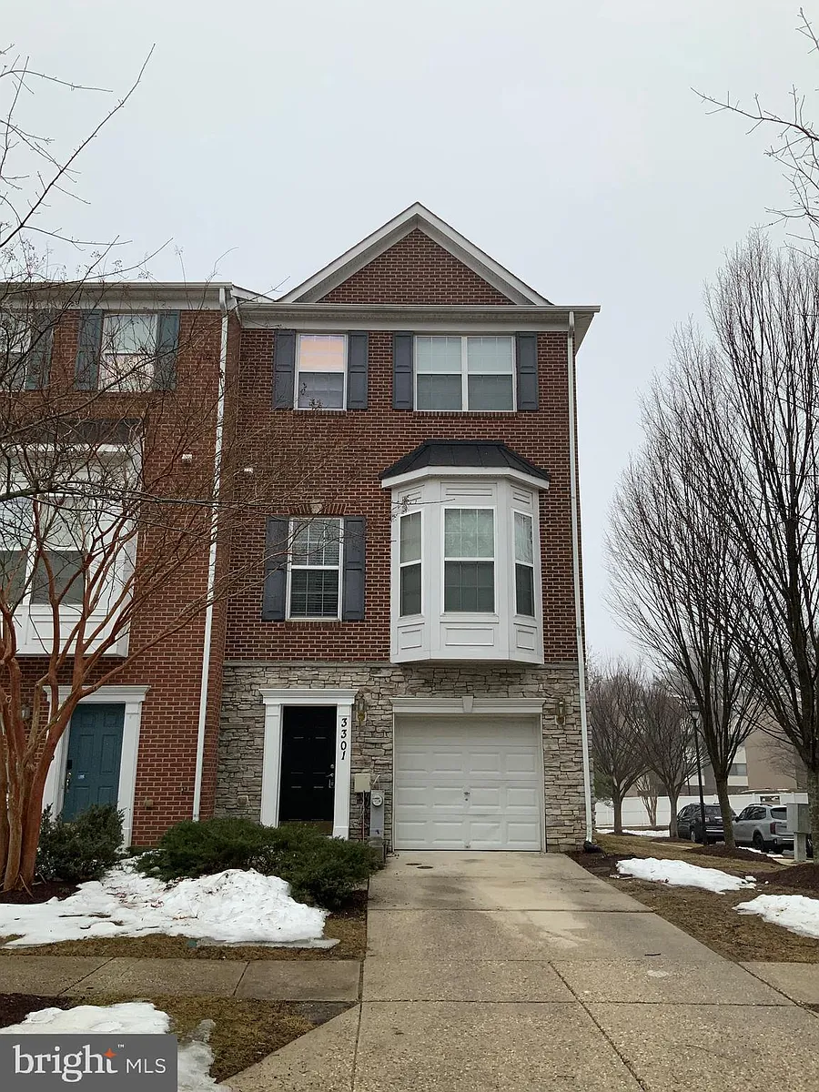 Photo 1 of 46 - 3301 Castle Ridge Cir #36 - Silver Spring, MD Primary Photo - 3301 Castle Ridge Cir #36