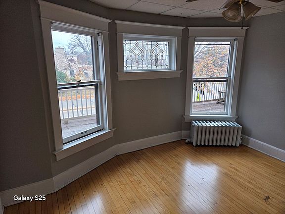 5th image of 303 N Ashland Ave #3