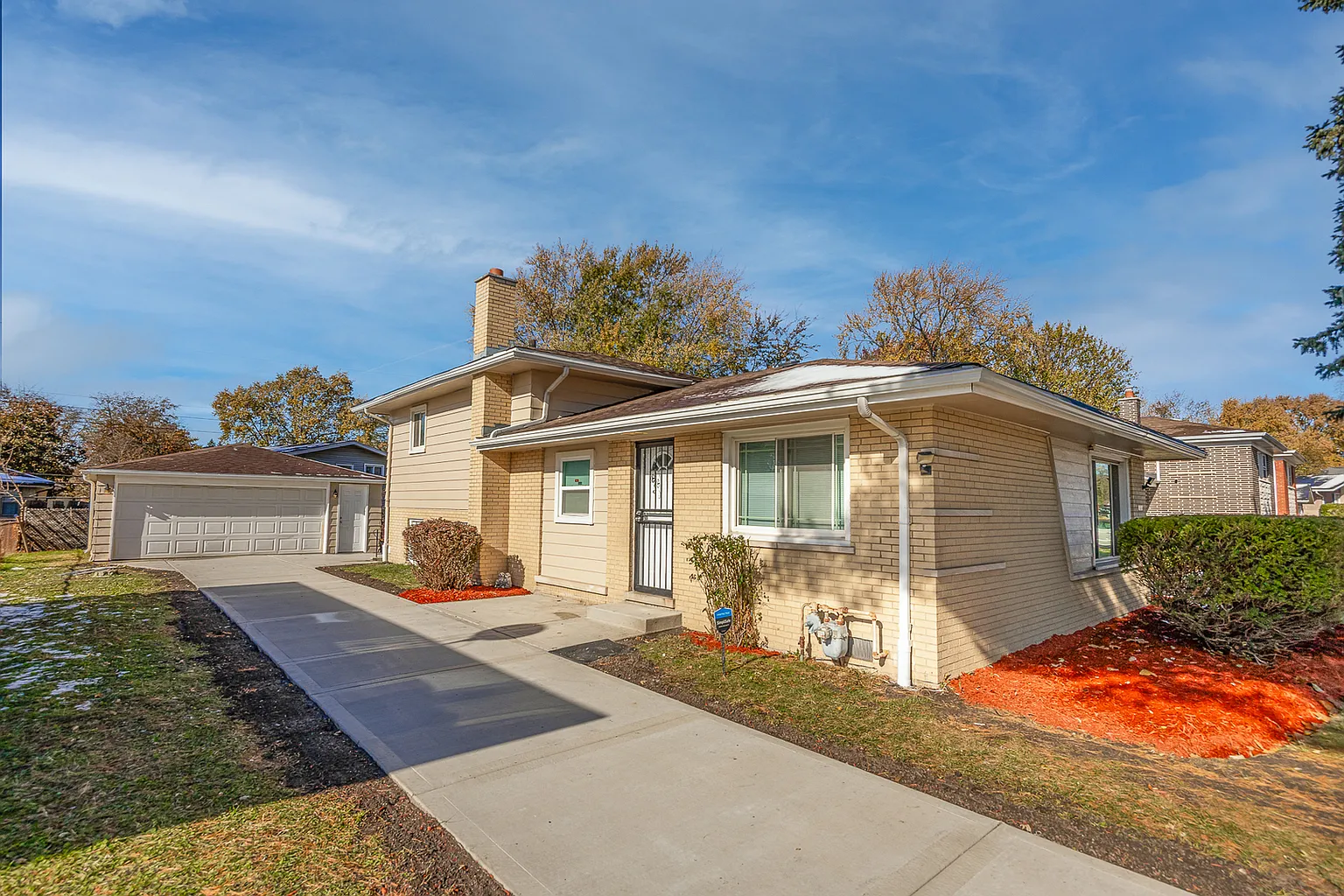 15324 Dobson Ave photo 1