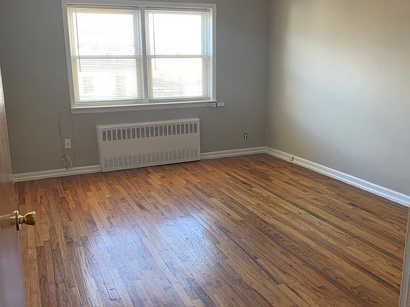 3rd image of 144 Bay 13th St #3