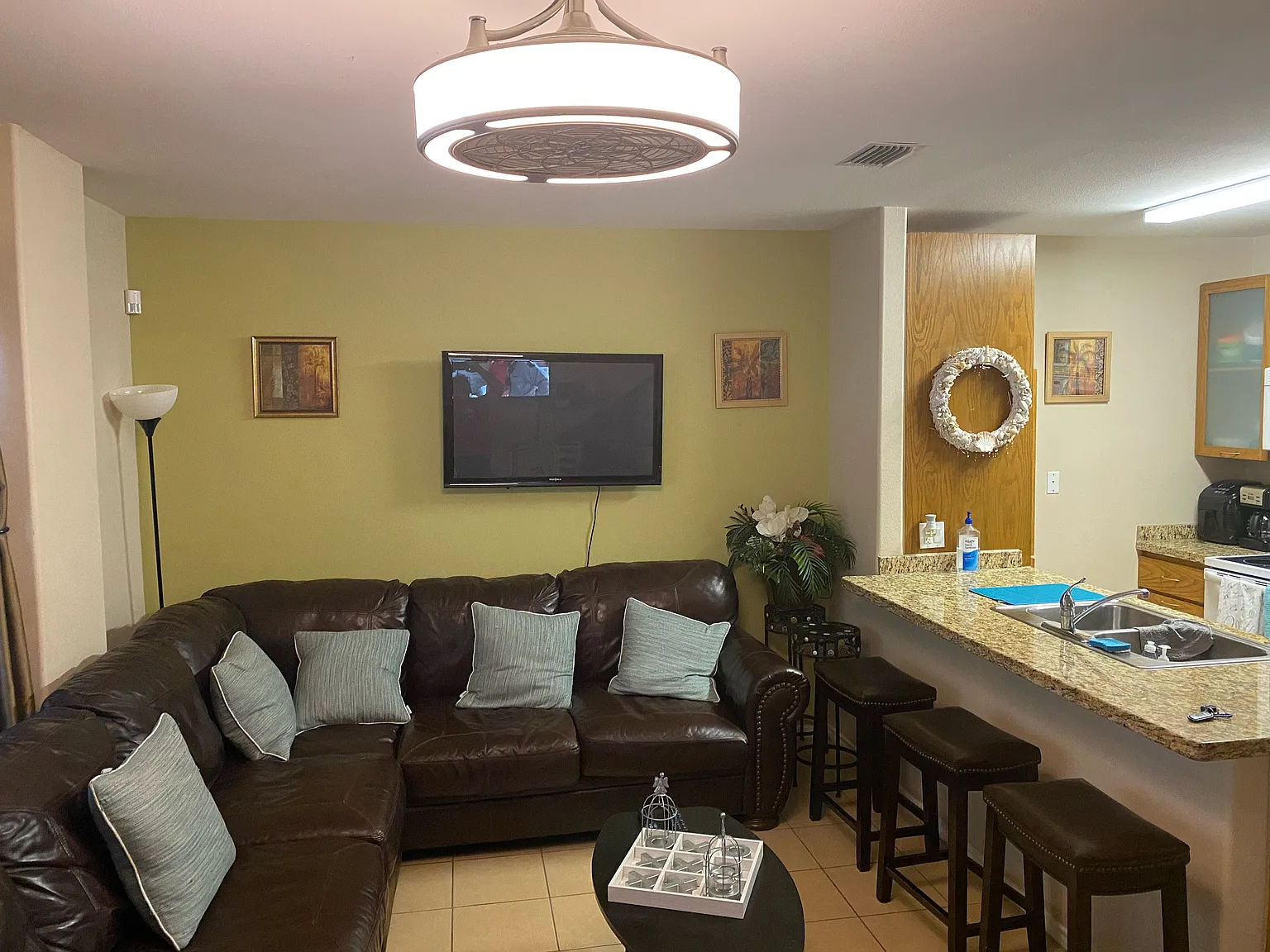 2 bed, 834 sqft, $2,000 — Photo 2