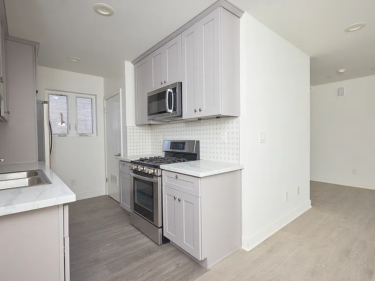 125 N Mountain View Ave #125 — Photo 8
