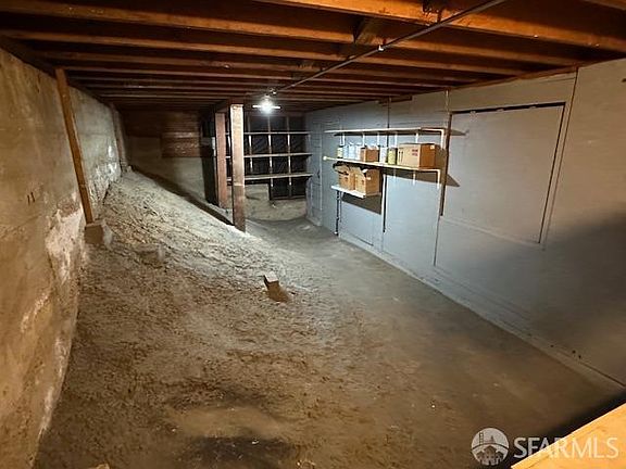 5th image of 646 London St
