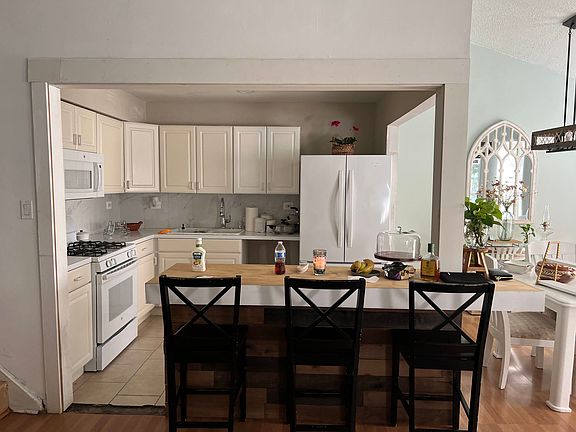 4th image of 2177 College Dr