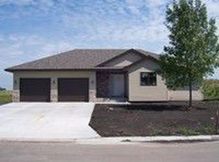 584 Oakwood Dr, Janesville, MN 56048