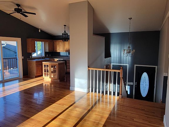 Open floor plan Living room, Kitchen and Dinette!