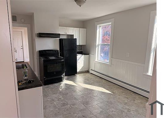 3rd image of 4 Berry St #3