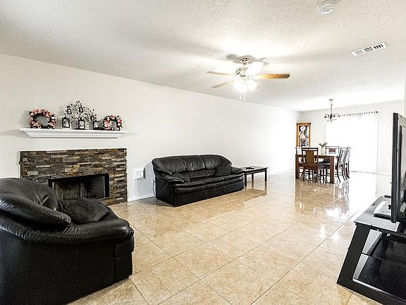 3rd image of 4222 Bandera Hollow Ln