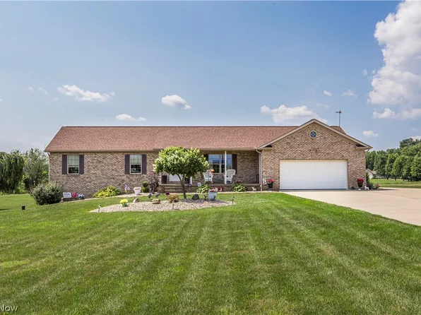 5780 Smith Kramer St NE, Hartville, OH 44632
