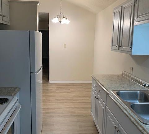 4th image of 1725 Fox Run Dr