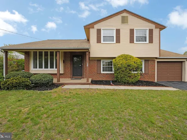 825 Lexington Ave, Blackwood, NJ 08012