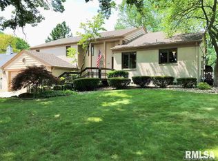 30 Hiawatha Ln, Galesburg, IL 61401