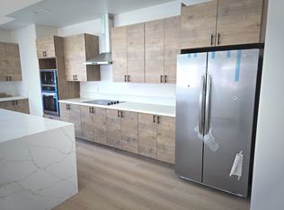 14382 Poway Rd, Poway, CA 92064
